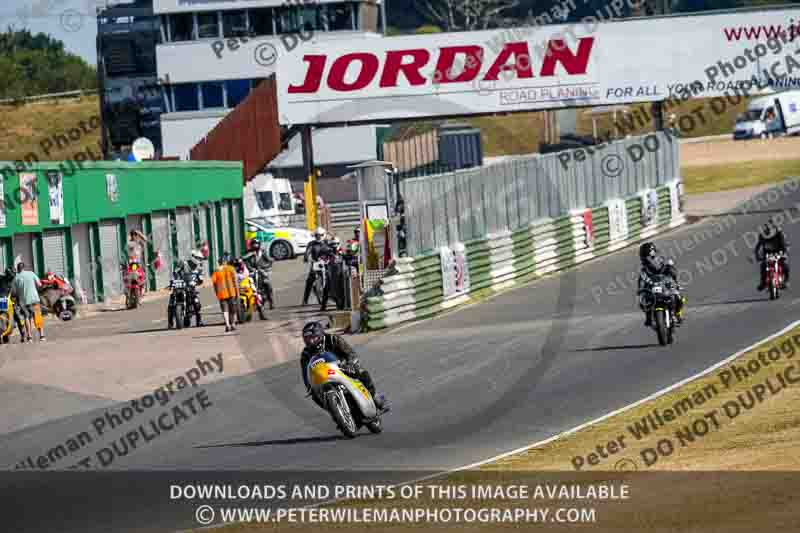 Vintage motorcycle club;eventdigitalimages;mallory park;mallory park trackday photographs;no limits trackdays;peter wileman photography;trackday digital images;trackday photos;vmcc festival 1000 bikes photographs